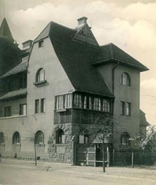 Wekerle-telep (1913-14), Kós Károly tér 12. és 13.
